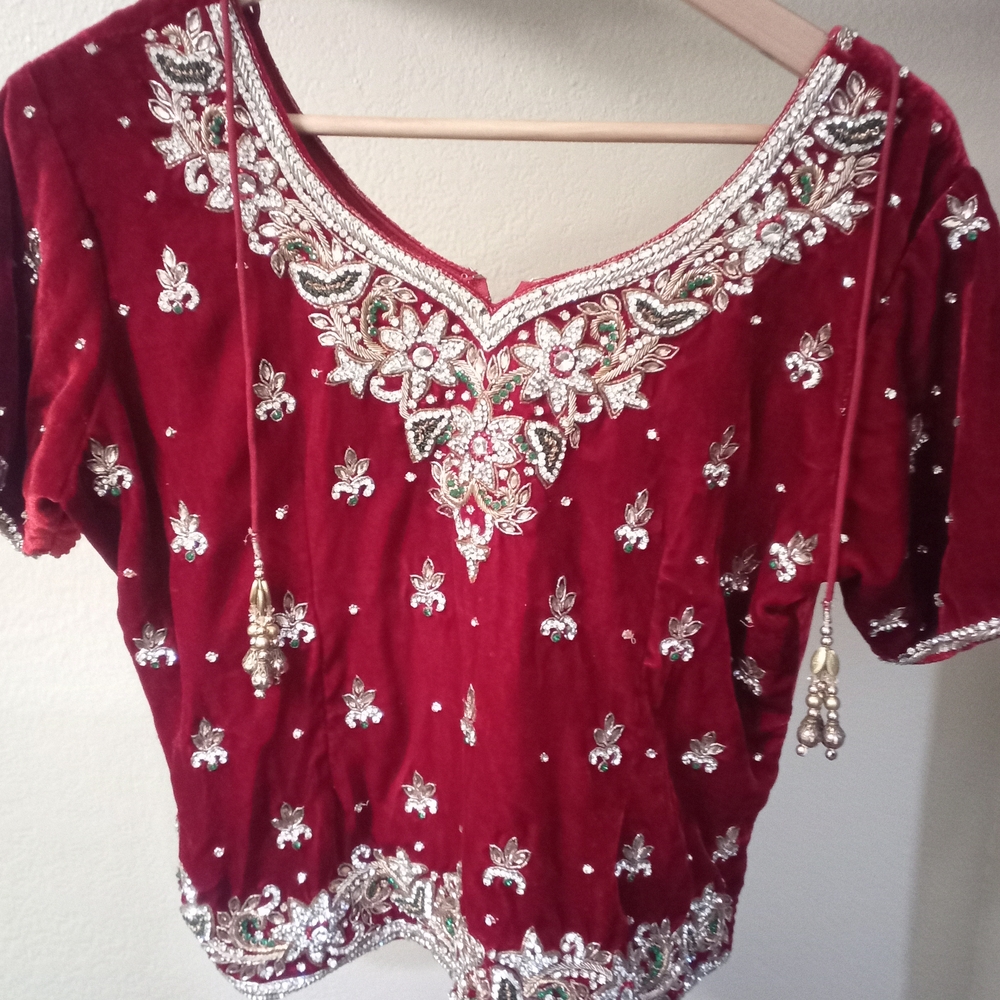 🍀Source Unknown Red Embellished Top